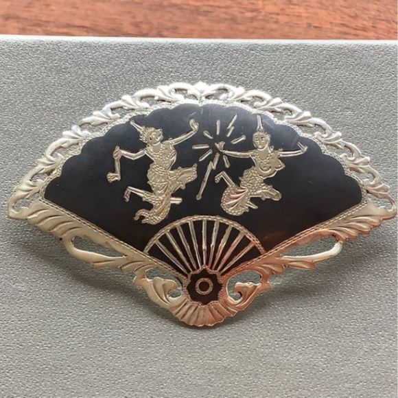 Sterling Silver Thai fan brooch - Picture 2 of 6